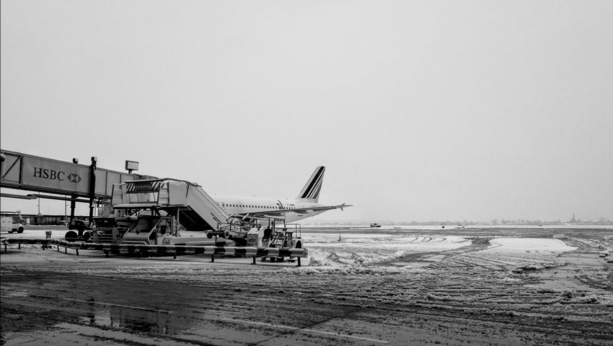 Un aéroport sous la neige